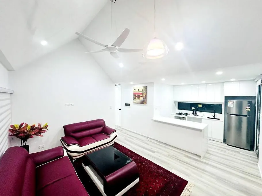 Holiday Home On Acreage Block - Next To M1 And Close To Everything Slacks Creek